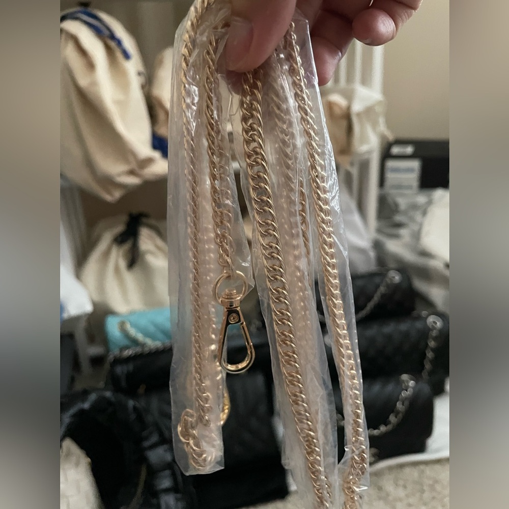 Crossbody chain